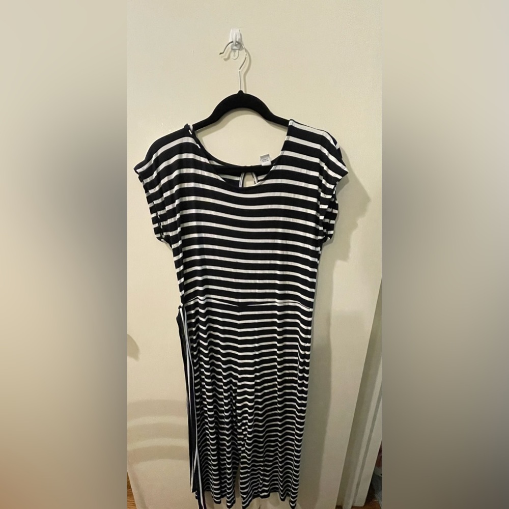 Old navy jumpsuit that is perfect for summer or winter!